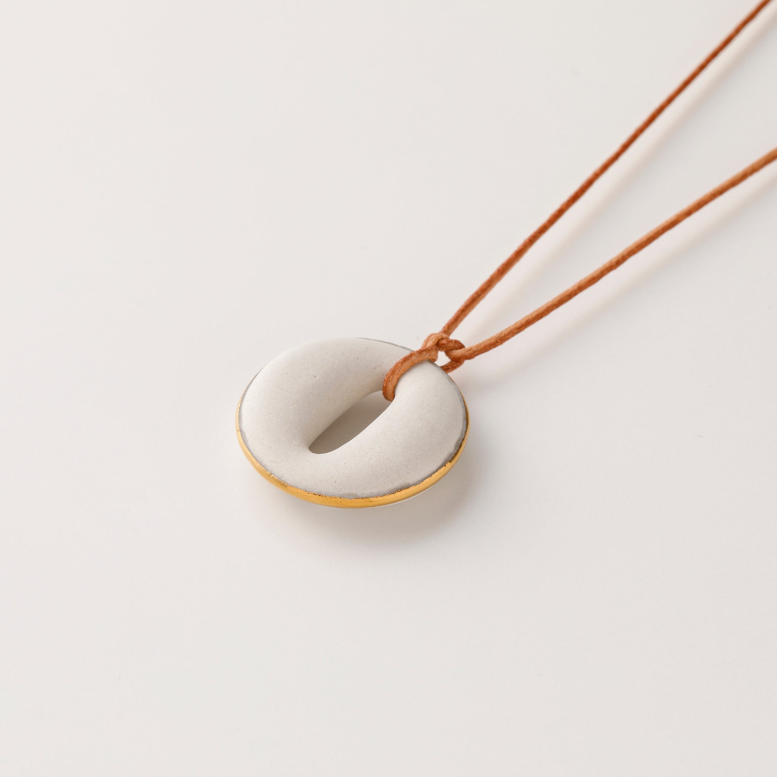 エッセンシャルオイル Frankincense oil + aroma necklace scent necklace___Light Beige（circle）GOLD / アロマネックレス