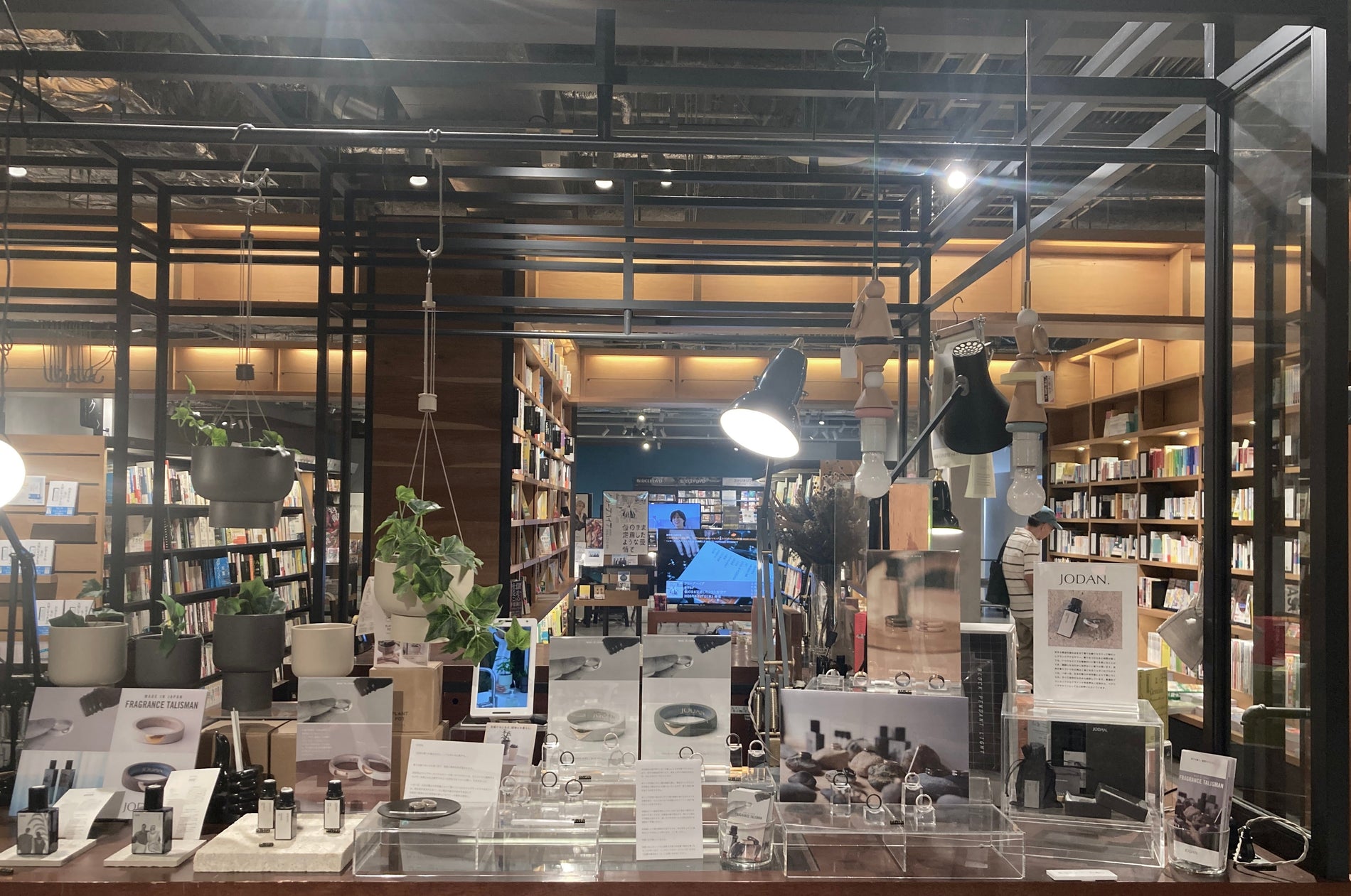 4/26〜5/28  福岡・六本松蔦屋書店POP UP