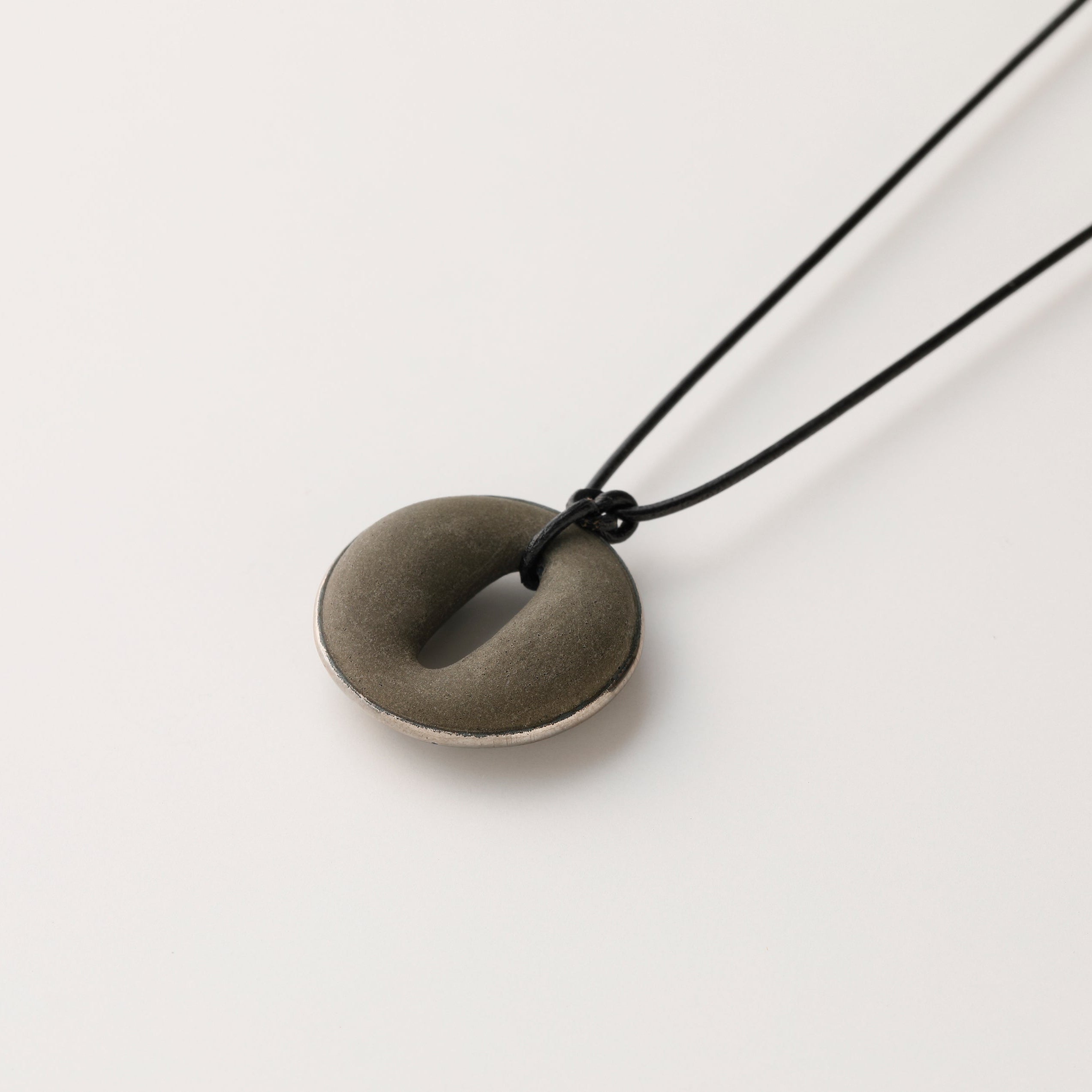 scent necklace___Dark Grey（circle）SILVER