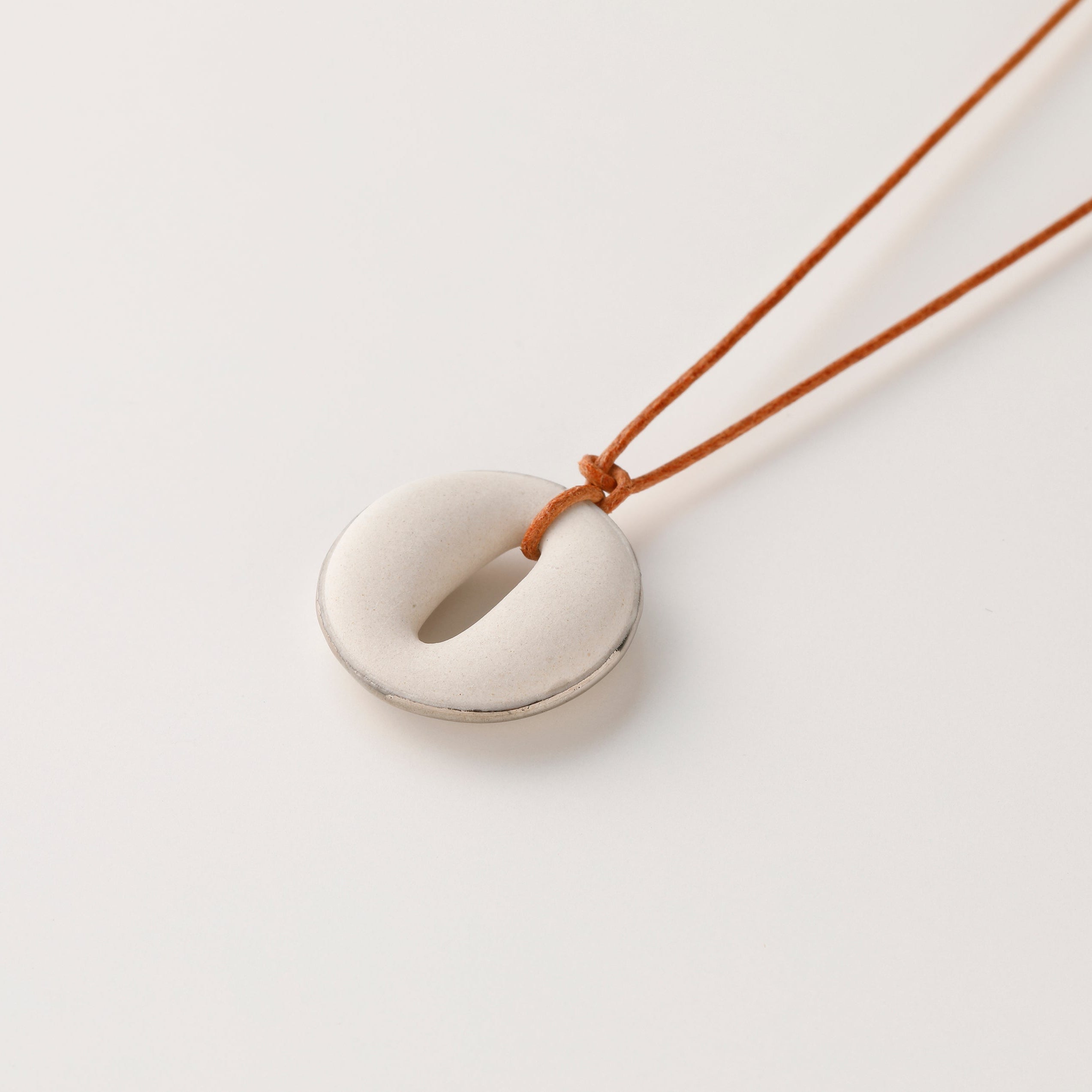 scent necklace___Light Beige（circle）SILVER