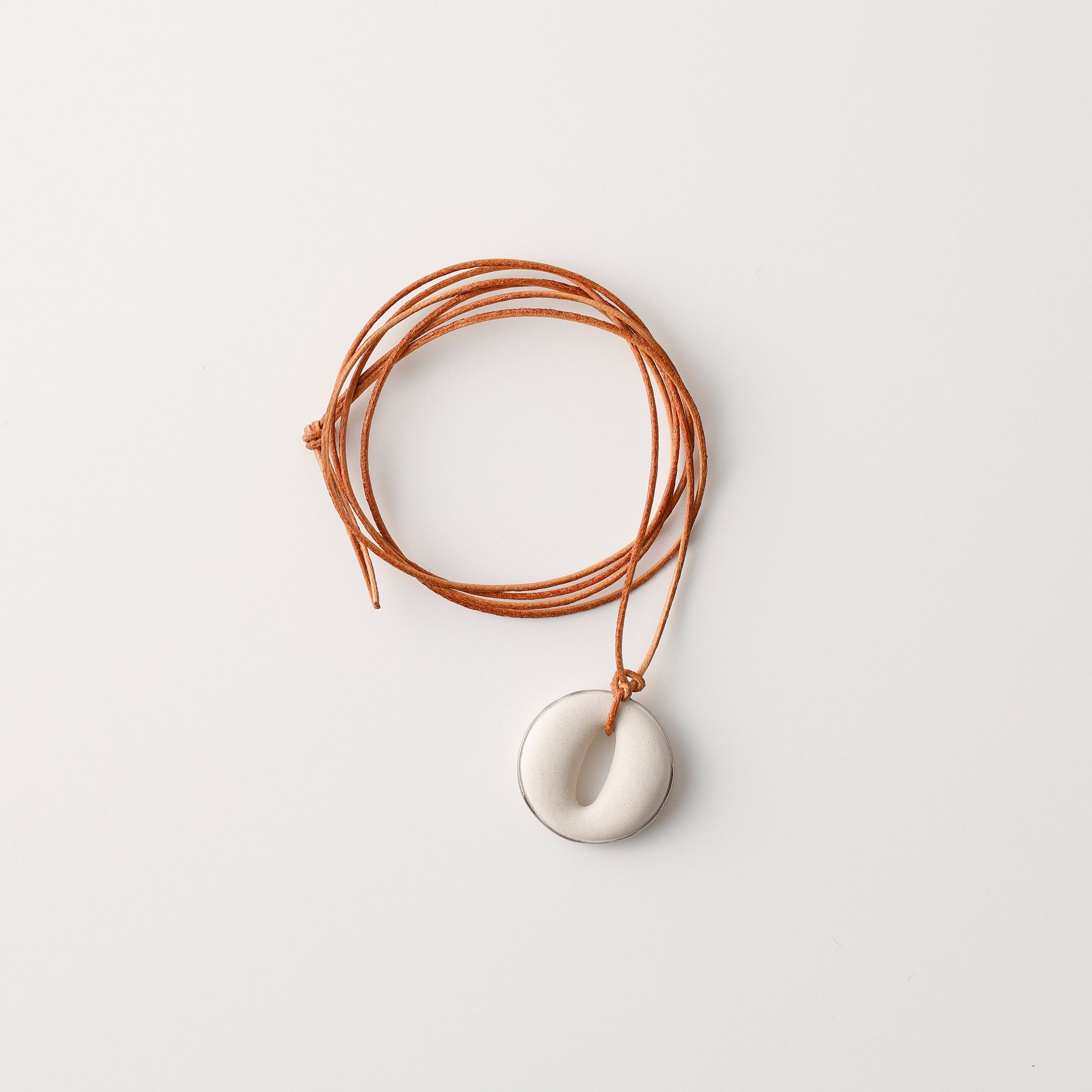 scent necklace___Light Beige（circle）SILVER